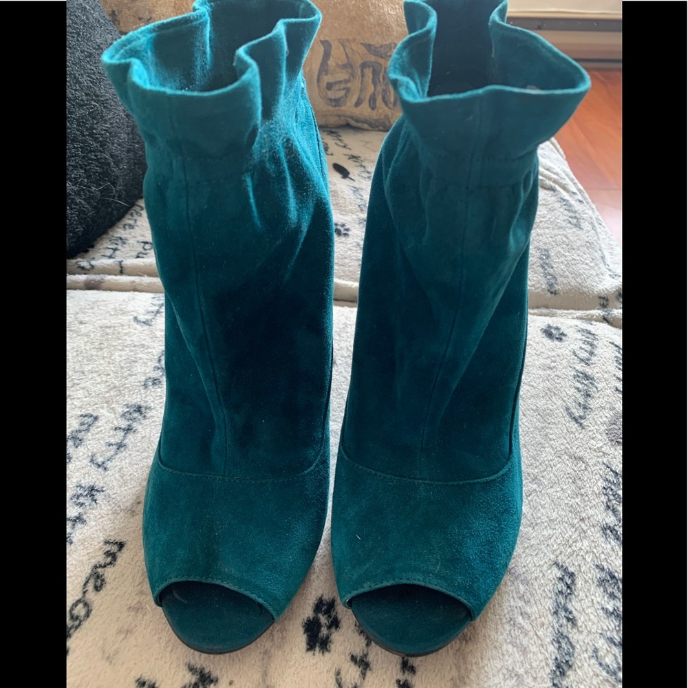 Marc Fisher teal open toe booties size 8.5